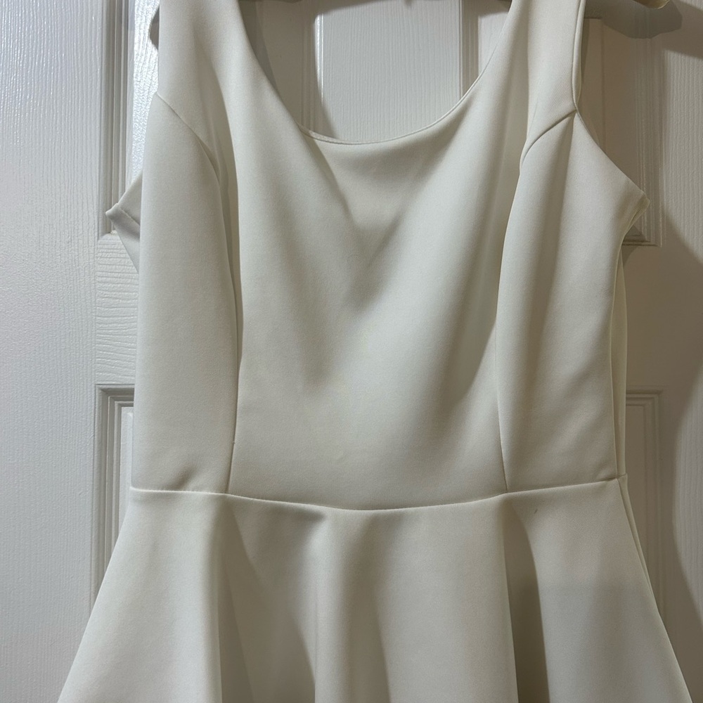 Elegant White Sleeveless shirt